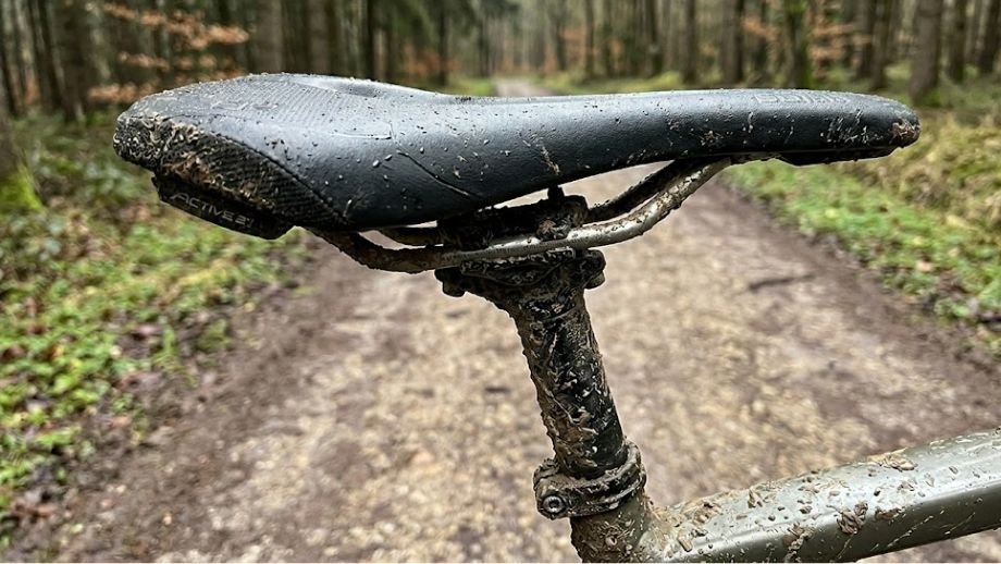 Detail van de innovatieve Infinergy kern in de Ergon SR Allroad Core Pro, het beste gravelbike zadel voor ultralange afstanden en bikepacking.